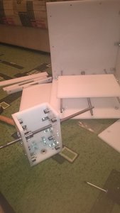 Голова станка. Сдесь все соединенно на мебельных уголках. Подшипники установлены так же как и в столе (1789 просмотров) <a class='original' href='./download/file.php?id=73719&mode=view' target=_blank>Загрузить оригинал (95.22 КБ)</a>