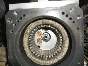 внутренняя часть в центре пневмоцилиндр с полым валом <br />он давит на шомпол и разжимает оправку <br />по центральному отверстию подается воздух для продува конуса (3208 просмотров) <a class='original' href='./download/file.php?id=73959&sid=587d1875434dd40e0638a5051d8f2f52&mode=view' target=_blank>Загрузить оригинал (2.72 МБ)</a>