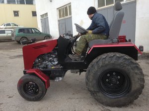 Уменьшен общ вид трактора.JPG (9734 просмотра) <a class='original' href='./download/file.php?id=74741&mode=view' target=_blank>Загрузить оригинал (264.62 КБ)</a>