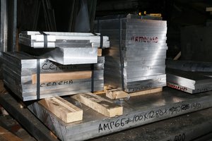 Отрзезка алюминиевых (дюралюминиевых) заготовок для обработки на станках с ЧПУ. Мы, как правило, не продаём заготовки «в штуках» — это обычный «фокус» для продажи нужного заказчику куска по завышенной стоимости (обсчёт идёт вместе с остатком, а отгрузка того, чего заказали) и усложнения анализа цен. 500-700руб/kg за заготовки Д16 или АМГ6—это не фантастика, это мы недоработали и нас опередили конкуренты. (17423 просмотра) <a class='original' href='./download/file.php?id=75574&mode=view' target=_blank>Загрузить оригинал (6.44 МБ)</a>