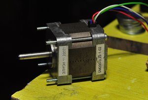 шаговый двигатель.JPG (14251 просмотр) <a class='original' href='./download/file.php?id=764&sid=7af7c3568d579eb6833c1a0849a21f59&mode=view' target=_blank>Загрузить оригинал (312.58 КБ)</a>