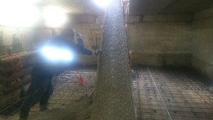 пошел первый миксер бетона. мы были первые в тот день, марку нам поставили какую-то очень высокую, больше М350... (3834 просмотра) <a class='original' href='./download/file.php?id=77982&mode=view' target=_blank>Загрузить оригинал (2.92 МБ)</a>