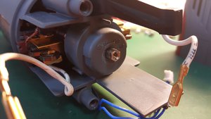 Закручиваем в хвостик втулочку, к которой будем крепить крыльчатку (4588 просмотров) <a class='original' href='./download/file.php?id=78512&mode=view' target=_blank>Загрузить оригинал (360.97 КБ)</a>