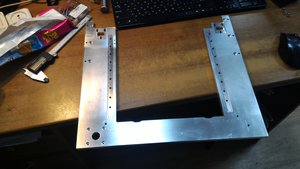 Вертикальная часть станины принтера, с нарезанными резьбами и облизанная шкуркой(обдирал отруки, шкурка на губке) (13199 просмотров) <a class='original' href='./download/file.php?id=78977&mode=view' target=_blank>Загрузить оригинал (1.56 МБ)</a>