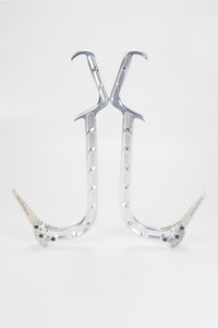 С точки зрения теории прочности, я бы, в ущерб дизайну, сделал чередование перепонок и вафель. Хотя для этих инструментов это возможно лишнее.  Т.е напротив окна с противоположной стороны должна быть перепонка. (10720 просмотров) <a class='original' href='./download/file.php?id=79105&mode=view' target=_blank>Загрузить оригинал (1022.5 КБ)</a>