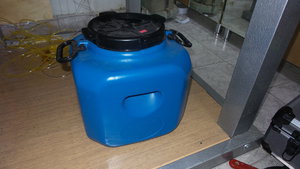 Вот эта ёмкость для охлаждающей шпиндель жидкости. (2146 просмотров) <a class='original' href='./download/file.php?id=79124&mode=view' target=_blank>Загрузить оригинал (3.77 МБ)</a>