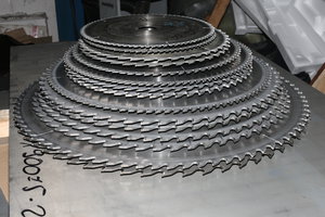 Резчики под каждую марку сами решают, с каким зубом, Ø и шагом ставить фрезу. (4831 просмотр) <a class='original' href='./download/file.php?id=80575&mode=view' target=_blank>Загрузить оригинал (8.39 МБ)</a>