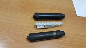 В центре планка из Д16Т, &quot;цилиндрики&quot; из салдинского титана. Вне стола..., страшно рассказать, одни изделия, даже обсуждать не буду, и не всё показывали. (4597 просмотров) <a class='original' href='./download/file.php?id=81847&mode=view' target=_blank>Загрузить оригинал (3.66 МБ)</a>