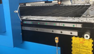 индуктивный датчик и видно трубку на каретку, рельсы вроде Хивин, плохо видно (2665 просмотров) <a class='original' href='./download/file.php?id=82011&mode=view' target=_blank>Загрузить оригинал (217 КБ)</a>