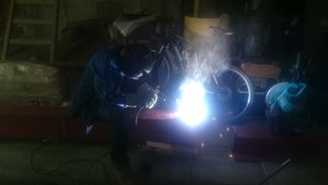 Варим проушины к двутавру (5631 просмотр) <a class='original' href='./download/file.php?id=82576&mode=view' target=_blank>Загрузить оригинал (2.11 МБ)</a>