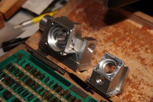 Слева деталь из Д16Т в своей технологической оснастке, тоже из Д16Т (6391 просмотр) <a class='original' href='./download/file.php?id=82807&mode=view' target=_blank>Загрузить оригинал (5.53 МБ)</a>