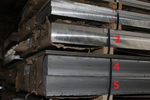 Алюминиевые плиты №№1,2 и 3 с заводской торцовкой кромки. Мы это делаем в два-пять раза дешевле, и горбушки отдаём. Плиты 4 и 5 без &quot;обрезной&quot; кромки. (10343 просмотра) <a class='original' href='./download/file.php?id=82988&mode=view' target=_blank>Загрузить оригинал (2.88 МБ)</a>