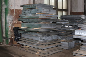 Остатки разных дюралевых и алюминиевых плит после резки. Остатки от 100х100 до 1500х1500мм и толщинами до 355мм на складе в огромном ассортименте. (10343 просмотра) <a class='original' href='./download/file.php?id=82990&mode=view' target=_blank>Загрузить оригинал (9.24 МБ)</a>