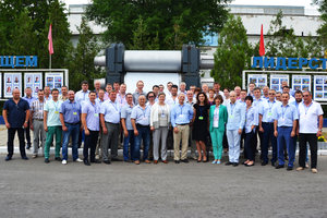 Групповое фото участников конференции. (6198 просмотров) <a class='original' href='./download/file.php?id=84425&mode=view' target=_blank>Загрузить оригинал (1.58 МБ)</a>