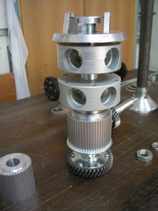 Ведомый вал. Видны две ступицы для винтов (7243 просмотра) <a class='original' href='./download/file.php?id=84791&mode=view' target=_blank>Загрузить оригинал (301.41 КБ)</a>