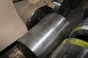 Если внимательно присмотреться &quot;вживую&quot;, то видны неровности, рябь, &quot;целлюлит&quot; на обточенной поверхности слитка, из-за крупных кристаллов. Это тоже левак. Такой ряби на титане ВСМПО не бывает. (2973 просмотра) <a class='original' href='./download/file.php?id=85444&mode=view' target=_blank>Загрузить оригинал (8.68 МБ)</a>