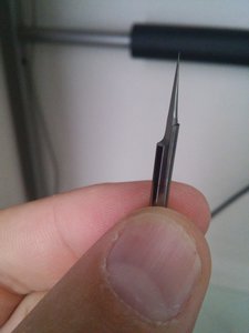 Резал вот такой V образной фрезой радиус кончика 0,05 мм. скорость подачи 2500 мм/с ускорение 300. Резал без черновой, сразу чистовую, на всю глубину. (2308 просмотров) <a class='original' href='./download/file.php?id=87085&mode=view' target=_blank>Загрузить оригинал (2.53 МБ)</a>