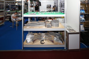 Уже началась разборка стенда, Евгений собирает вагончики (5455 просмотров) <a class='original' href='./download/file.php?id=90177&mode=view' target=_blank>Загрузить оригинал (8.54 МБ)</a>