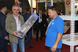 Подарок внуку был с удовольствием принят (5453 просмотра) <a class='original' href='./download/file.php?id=90188&mode=view' target=_blank>Загрузить оригинал (7.73 МБ)</a>