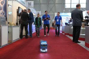 Иногда совершали поездки по выставке (5453 просмотра) <a class='original' href='./download/file.php?id=90192&mode=view' target=_blank>Загрузить оригинал (7.23 МБ)</a>