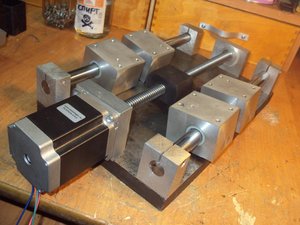 В один из выходных дней сделал и закрепил Фланец крепления ШД, разделал ходовой винтик и начал корпус для опорно радиальных подшипников. Это так пробная сборка. (11927 просмотров) <a class='original' href='./download/file.php?id=9079&mode=view' target=_blank>Загрузить оригинал (83.95 КБ)</a>