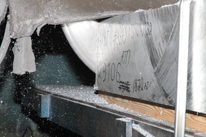 Отрезка толстых алюминиевых плит на заготовки для обработки на станках с ЧПУ. &quot;Кубики&quot;. (24002 просмотра) <a class='original' href='./download/file.php?id=93081&sid=1f661b91cd4f73ae22b88d3c7dcf2dc7&mode=view' target=_blank>Загрузить оригинал (6.83 МБ)</a>