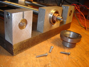 Радиально упорные подшипники. Правда не хватает контр гайки. Не нашел второй с таким шагом. Утро вечера мудренее. (7750 просмотров) <a class='original' href='./download/file.php?id=9324&mode=view' target=_blank>Загрузить оригинал (142.14 КБ)</a>