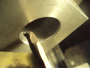 Нарезка канавки под стопор. (7671 просмотр) <a class='original' href='./download/file.php?id=9468&mode=view' target=_blank>Загрузить оригинал (49.74 КБ)</a>