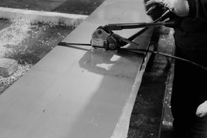 Стяжка полос (листа) &quot;губозакаточной&quot; машинкой. В дальнейшем при транспортировке материал будет &quot;закручен&quot; в плёнку. (8135 просмотров) <a class='original' href='./download/file.php?id=95501&mode=view' target=_blank>Загрузить оригинал (2.89 МБ)</a>