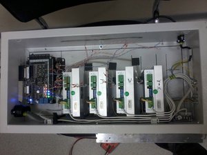 Щит, кабели от ШД экранированны - экран заземлен на корпус щитка, туда же заземлено ИП для StepMaster и ИП на ШД (7210 просмотров) <a class='original' href='./download/file.php?id=95544&mode=view' target=_blank>Загрузить оригинал (587.98 КБ)</a>