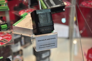 шаговый двигатель с интегрированным блоком управления.JPG (15518 просмотров) <a class='original' href='./download/file.php?id=960&mode=view' target=_blank>Загрузить оригинал (503.63 КБ)</a>