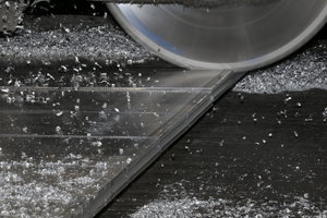 Резка дюралевой плиты на полосы на портальном фрезерном станке дисковой фрезой. (15963 просмотра) <a class='original' href='./download/file.php?id=96481&mode=view' target=_blank>Загрузить оригинал (9.75 МБ)</a>