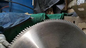 Снято на хренофон. Но можно увидеть, как зубья вылетают под корень. (2166 просмотров) <a class='original' href='./download/file.php?id=96876&mode=view' target=_blank>Загрузить оригинал (4.12 МБ)</a>