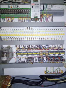 Ах, да, забыл. Электрошкаф. Готовый. Для 1-го станка. (7075 просмотров) <a class='original' href='./download/file.php?id=98236&mode=view' target=_blank>Загрузить оригинал (5.96 МБ)</a>