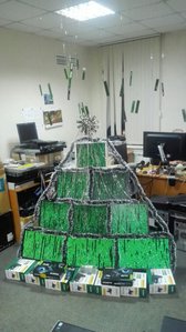 Ёлка из мониторов и видеокарт (2250 просмотров) <a class='original' href='./download/file.php?id=98310&mode=view' target=_blank>Загрузить оригинал (143.06 КБ)</a>